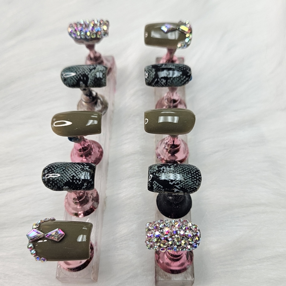 Acrylic press on nails - Picture 5 of 5